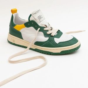 NWOT Oncept Phoenix Sneaker